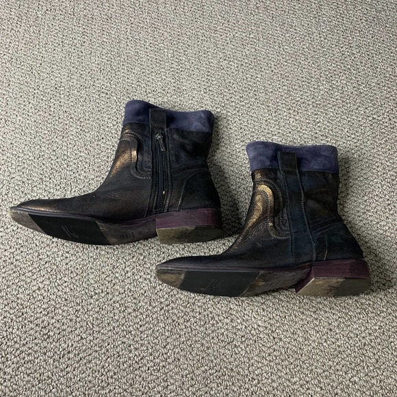 Donald J. Pliner‎ Womens Boots Size 7.5N Black/Gold Leather Ankle Booties